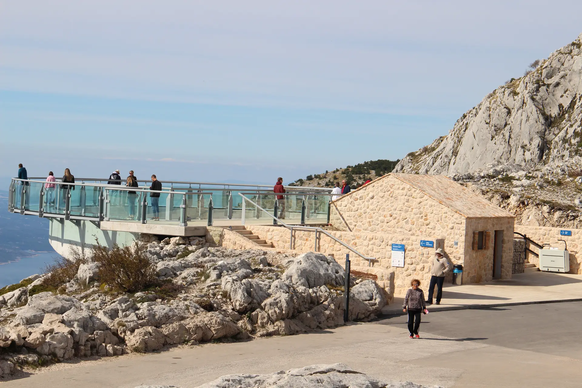 Group of people at a skyline 