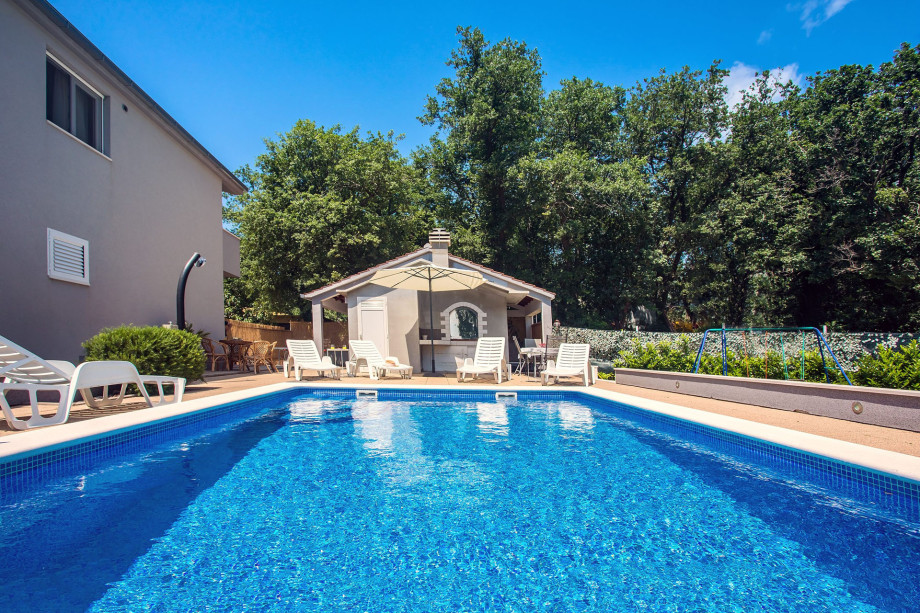 Pool 6m4m with outdoor shower