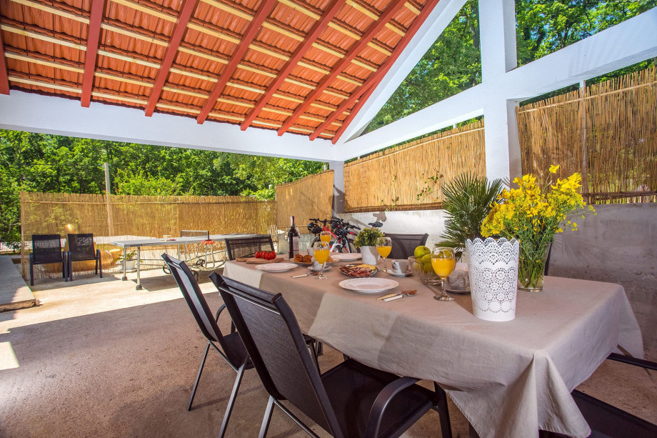 Dining area with barbecue and outdoor kitchen