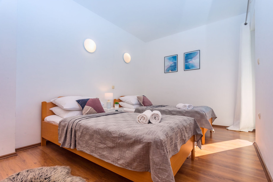 Bedroom No2 with 2 single bed in AP2