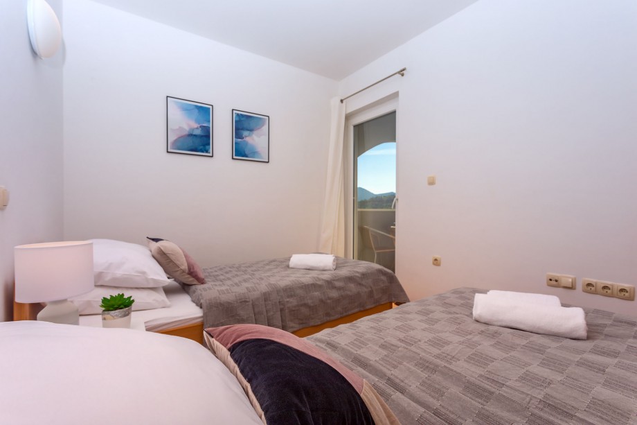 Bedroom No2 with 2 single bed in AP2