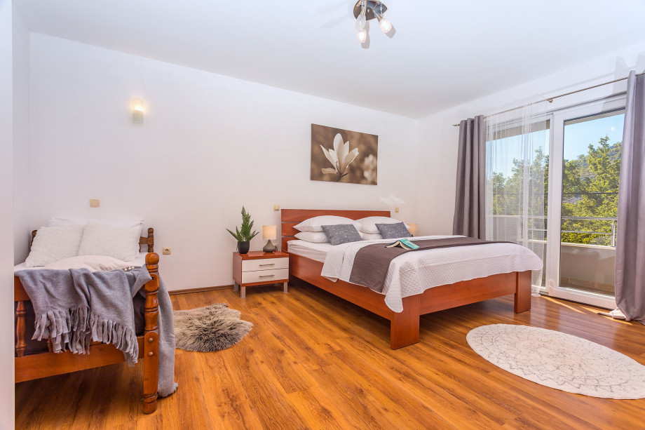 Bedroom No1 with double bed, baby cot and balcony in AP1