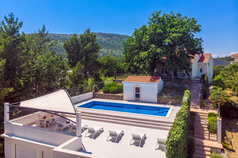 VILLA PROVOŠ-Spacious sun deck area, 40m2 pool, sauna place and upstairs living area and shaded