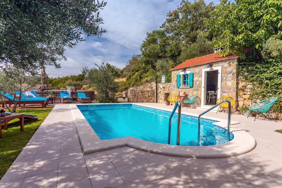 VILLA VULTANA with 30m2 private, heated pool, 4 bedrooms and play area