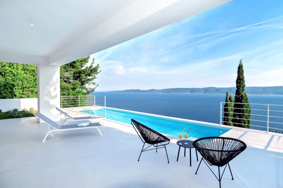 Villa V with private 27m2 pool and spectacular sea and island views
