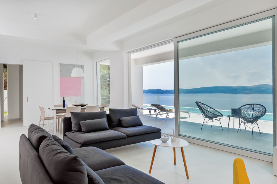 Living area with great sea view and exit to pool area