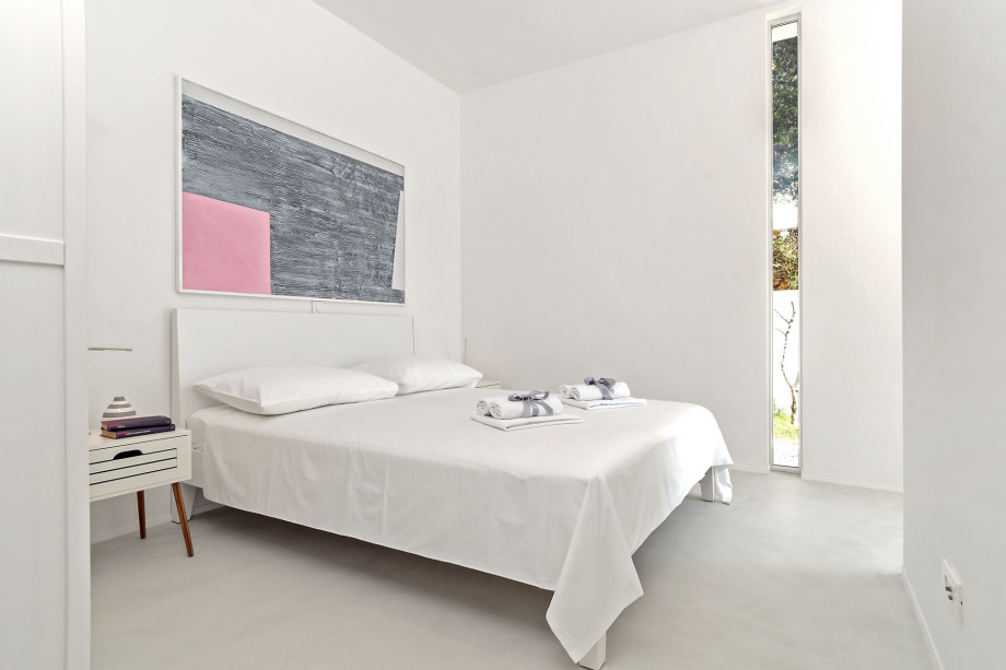 Bedroom on 1st floor with double  bed, en suite bathroom and direct exit