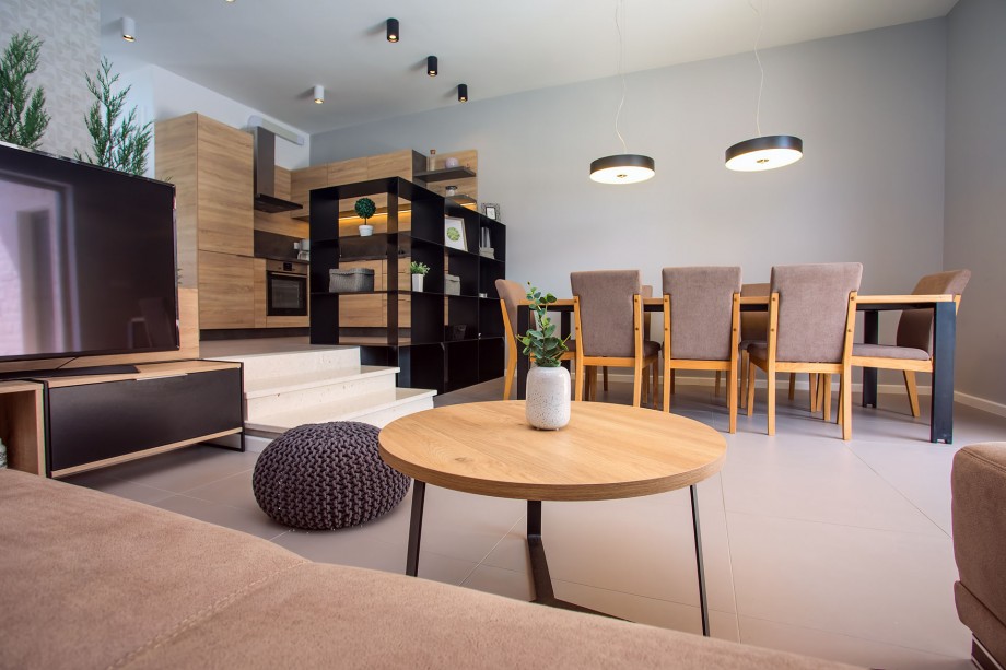 an open living system with dining- and living area and kitchen