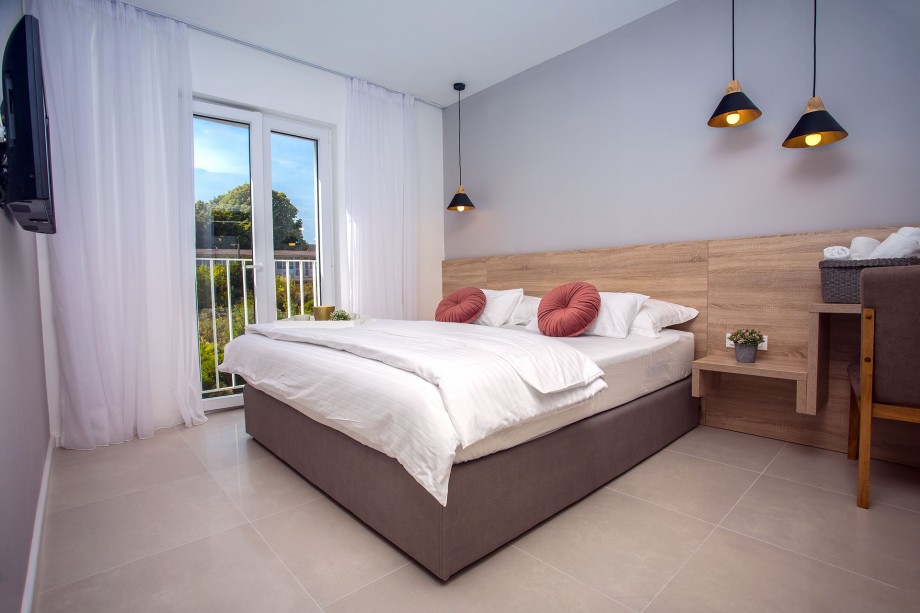 Bedroom No.3 with double bed with en-suite