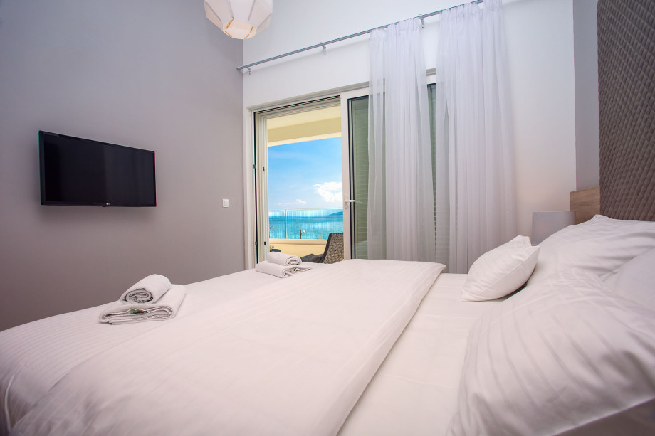 Bedroom No.5 with double bed with en-suite and exit to the terrace-second floor