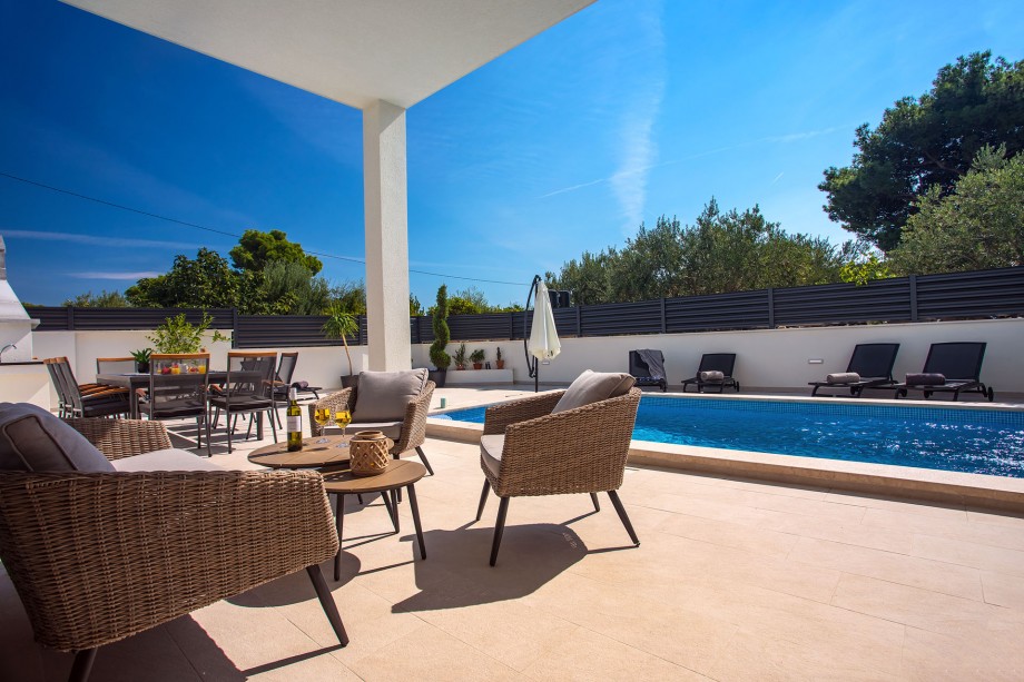 Villa Petra with heated private pool, 5 bedrooms with en-suite