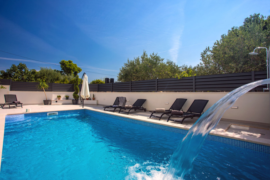 Heated pool with massage 7,5m x 3,5m with waterfall