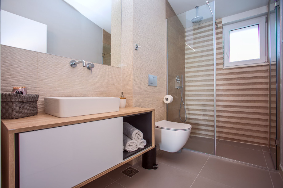 en-suite Bathroom with shower in bedroom No.4