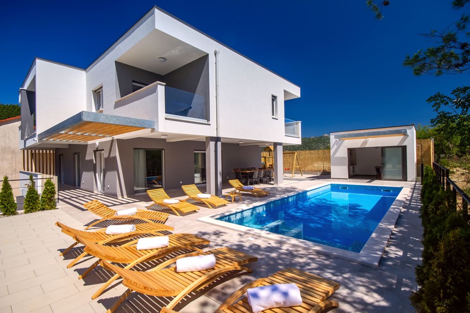 Villa Tela with 33sqm heated pool, attached 5sqm whirlpool, sauna & summer kitchen