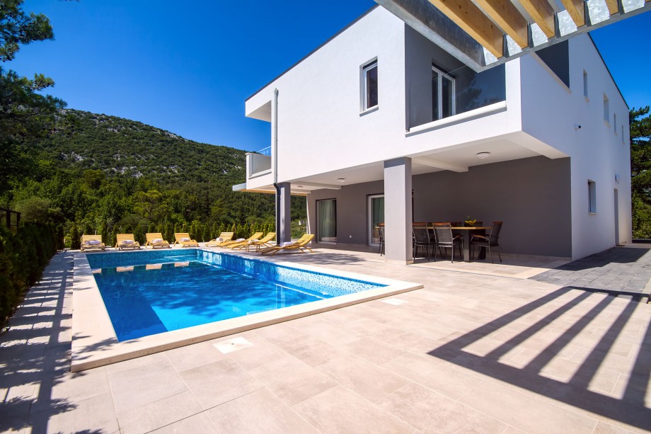 Villa Tela with 33sqm heated pool, attached whirlpool, sauna & summer kitchen