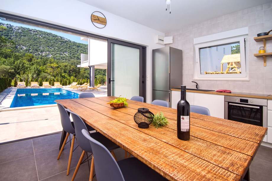 Fully equipped summer kitchen next to the pool