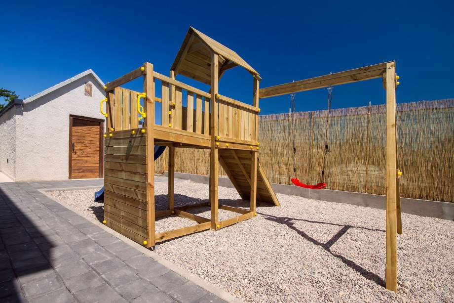 Place for the children next to the summer kitchen