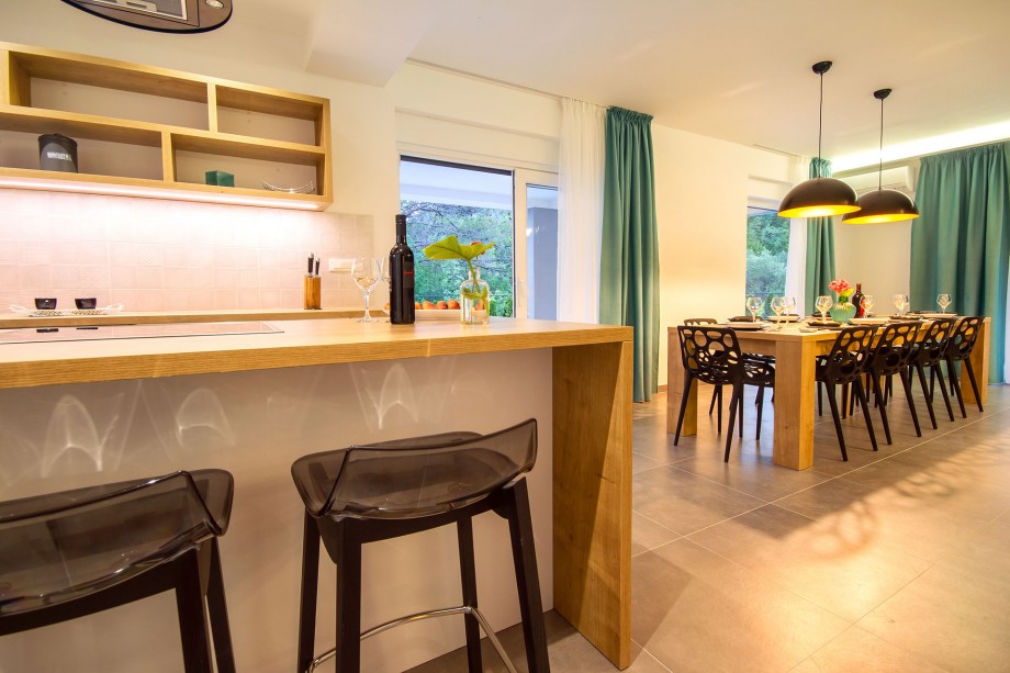 Kitchen and dining area with exit to the pool and outdoor dining area
