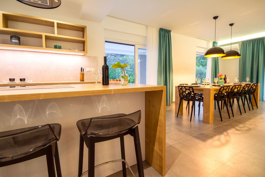 Kitchen and dining area with exit to the pool and outdoor dining area