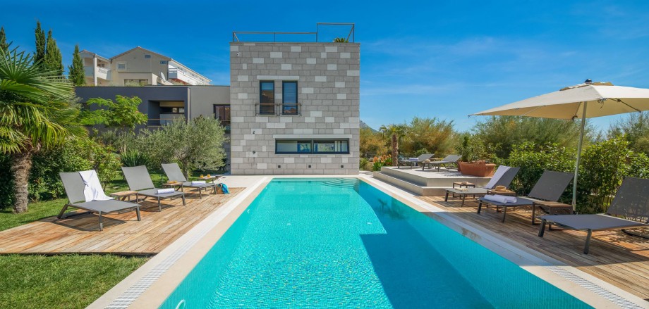 Private outdoor pool 12m x 5m settled on the sandy beach