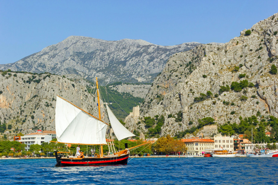 Take a one-day boat tour to the island Brač or Hvar