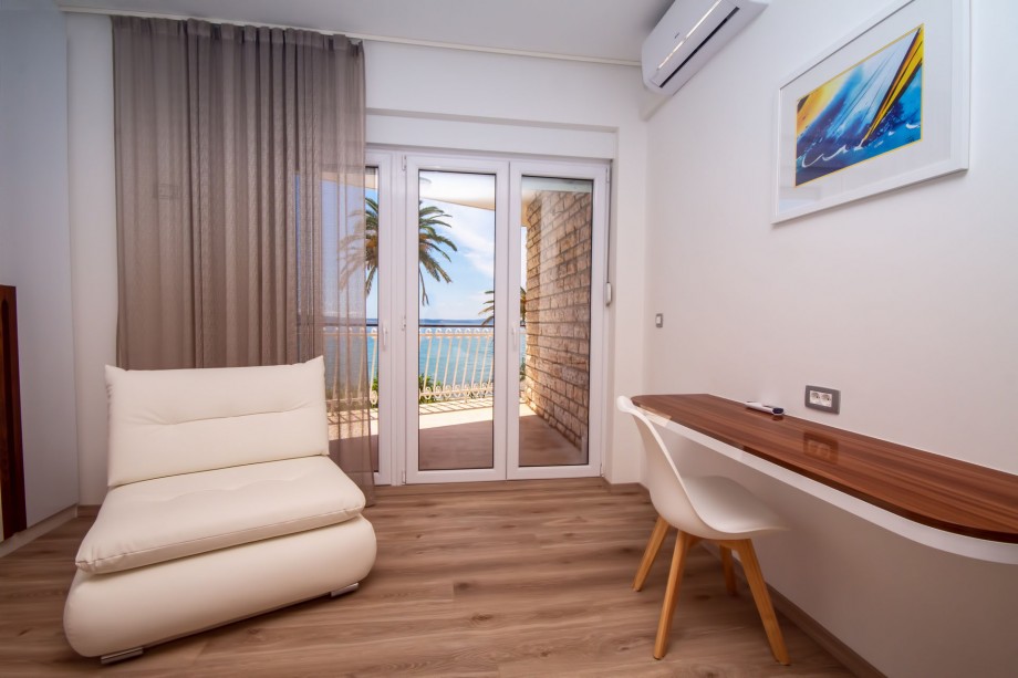 Bedroom No5 with queen bed, sofa bed, balcony, ensuite bathroom