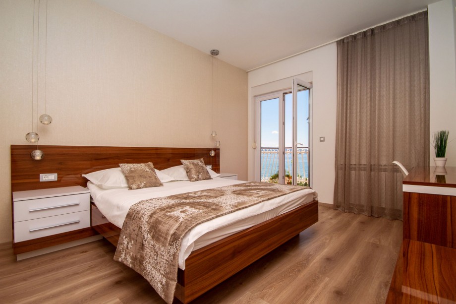 Bedroom No1, No2 and No4 with queen bed, AC and ensuite bathroom