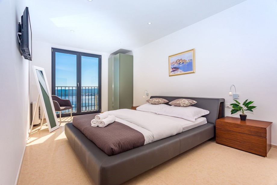 Bedroom No2 with King size bed 180x200cm with opened sea and pool views, AC, TV