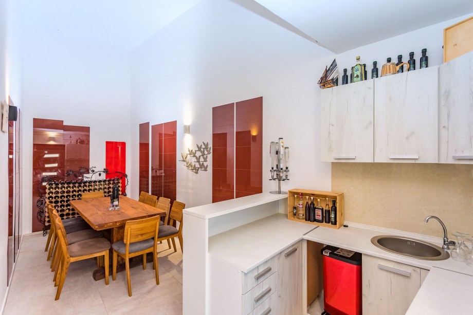 Another indoor dining area for 12 people with an electric barbecue