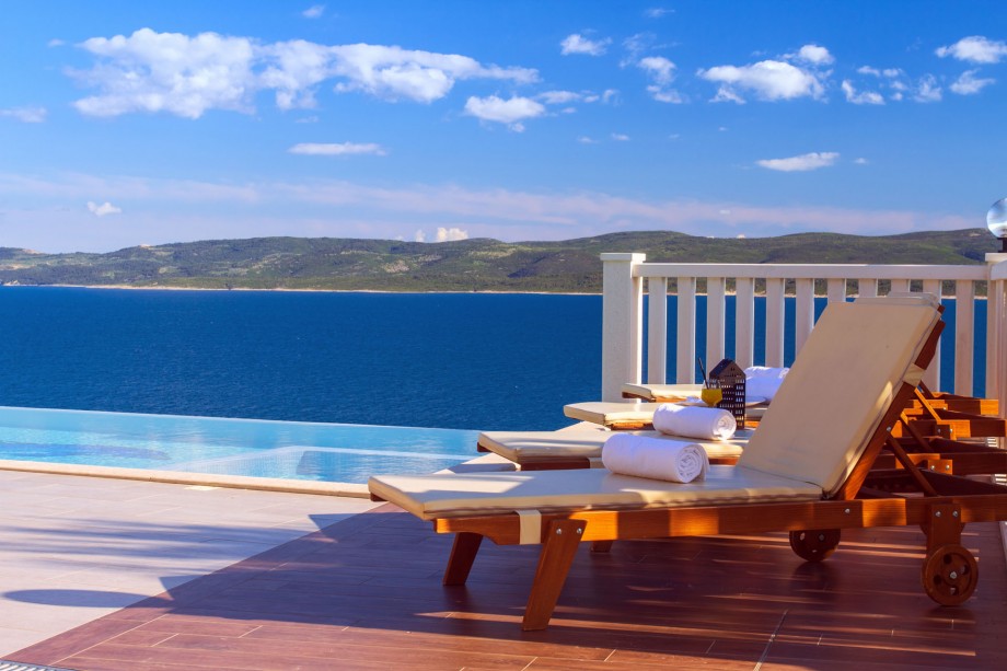 Quiet location with amazing, open sea view