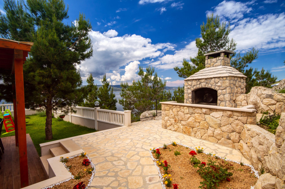 Enjoy in sea view while preparing a meal on a big, traditional grill