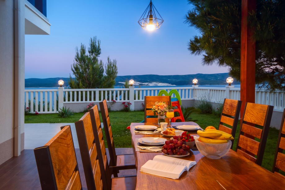 Outdoor dining area with a direct exit from the kitchen, next to the grill