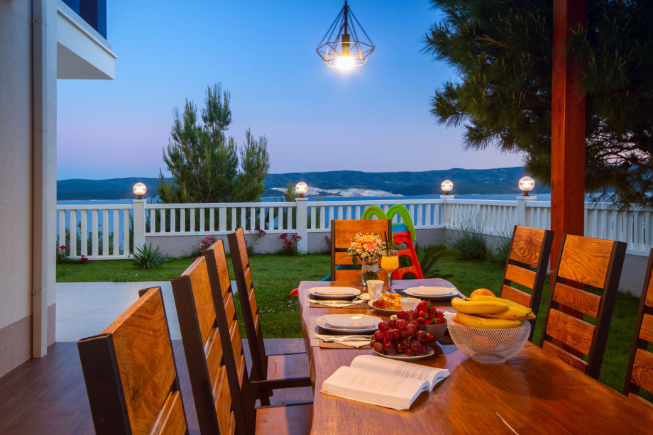 Outdoor dining area with a direct exit from the kitchen, next to the grill
