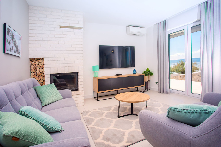 Living area with fireplace, open sea view from every corner of the property