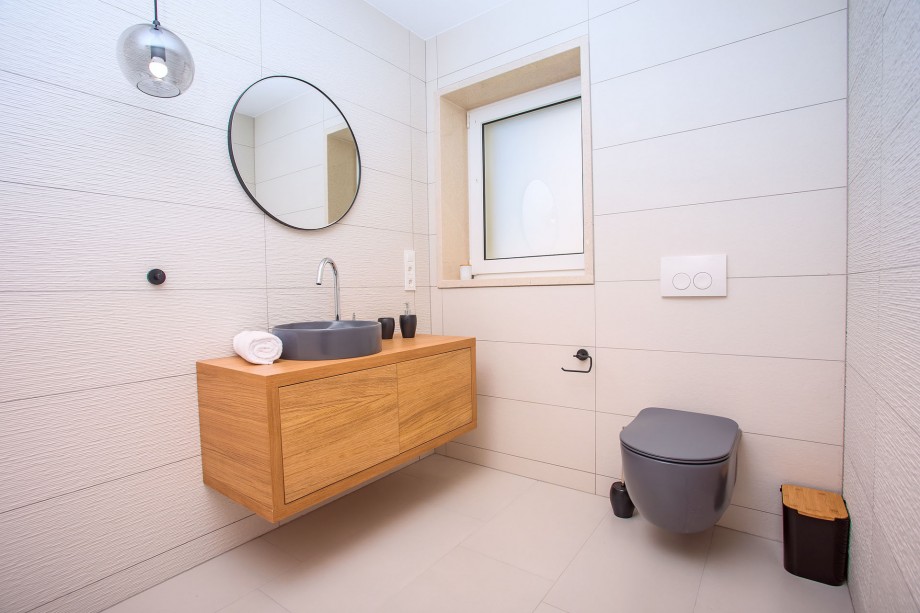 Family bathroom No.2 with shower in bedroom No.3