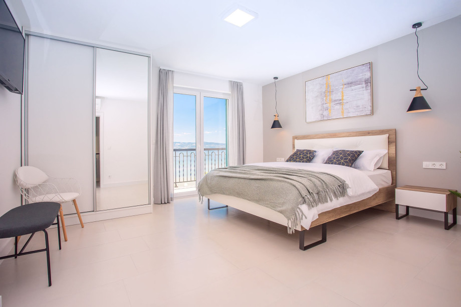 En-suite bedroom No.4 with king-size bed, exit to the balcony, TV, AC