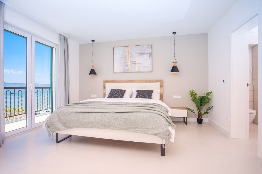 En-suite bedroom No.4 with king-size bed, exit to the balcony, TV, AC