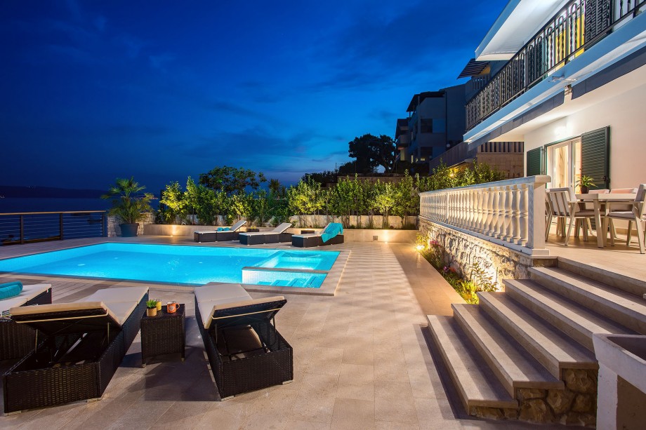 Perfectly organized lights give a nice and relaxing feeling