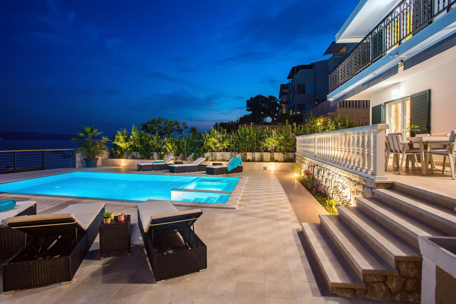 Perfectly organized lights give a nice and relaxing feeling