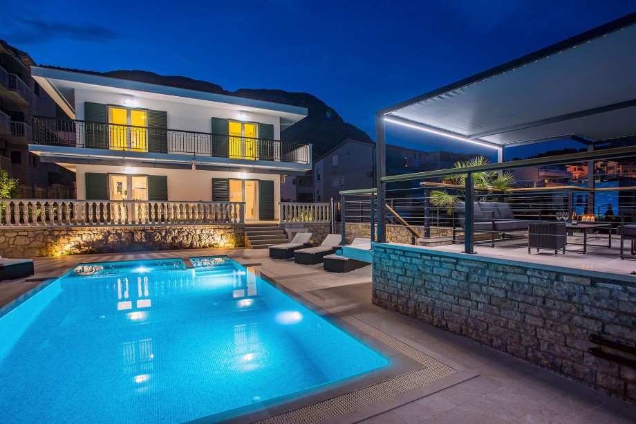 Perfectly organized lights give a nice and relaxing feeling