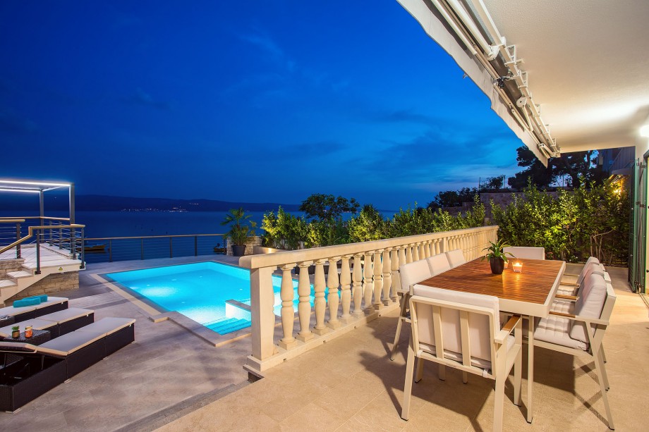 Sea views from the terrace in front of the living and dining area