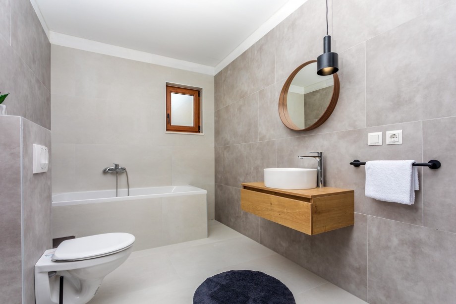 A Family bathroom No2 with a bathtub.
