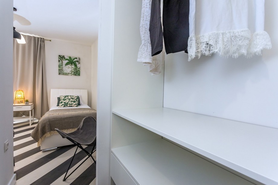 Bedroom No2 with 2x single beds 90x200cm