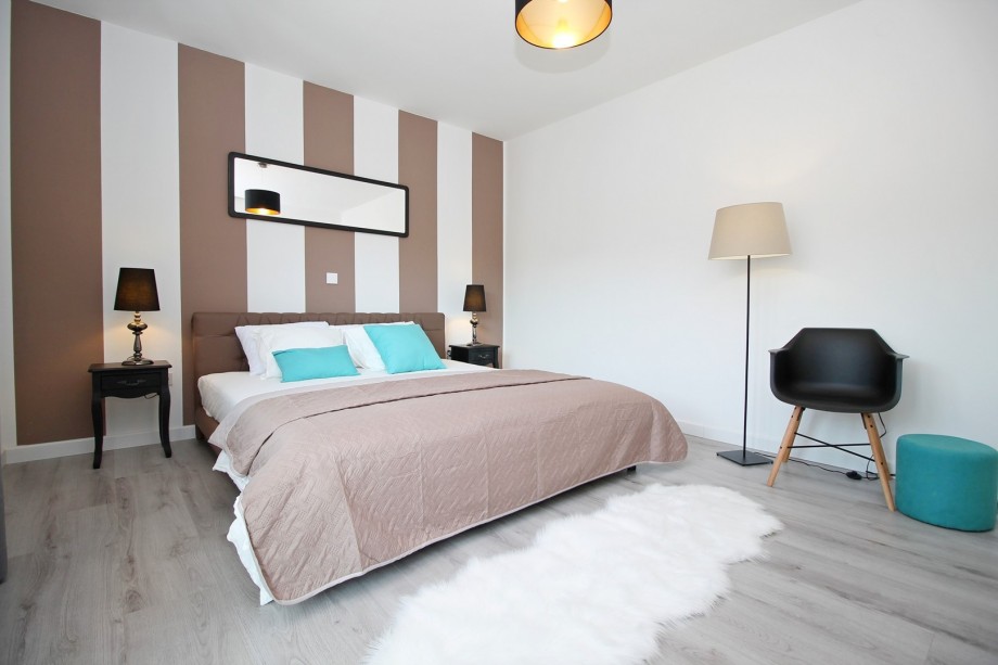 Bedroom No1 with 180x200cm king size bed and en-suite bathroom with shower.