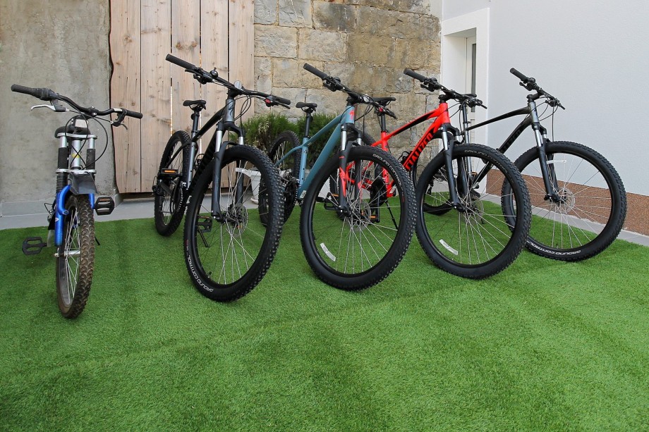 5 bicycles are at your disposal to explore this great area