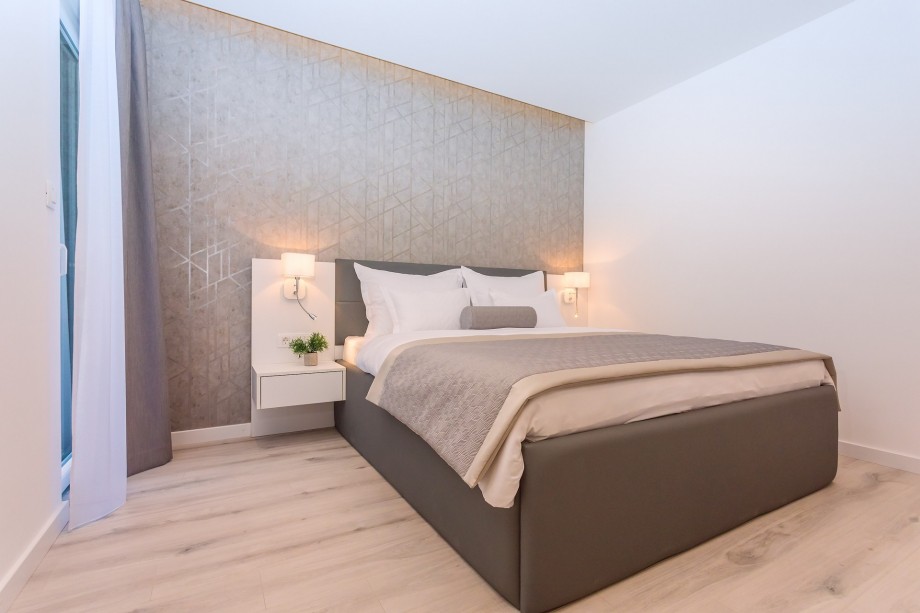 Spacious Bedroom No1 with king-size bed 180x200cm TV, AC, mini bar