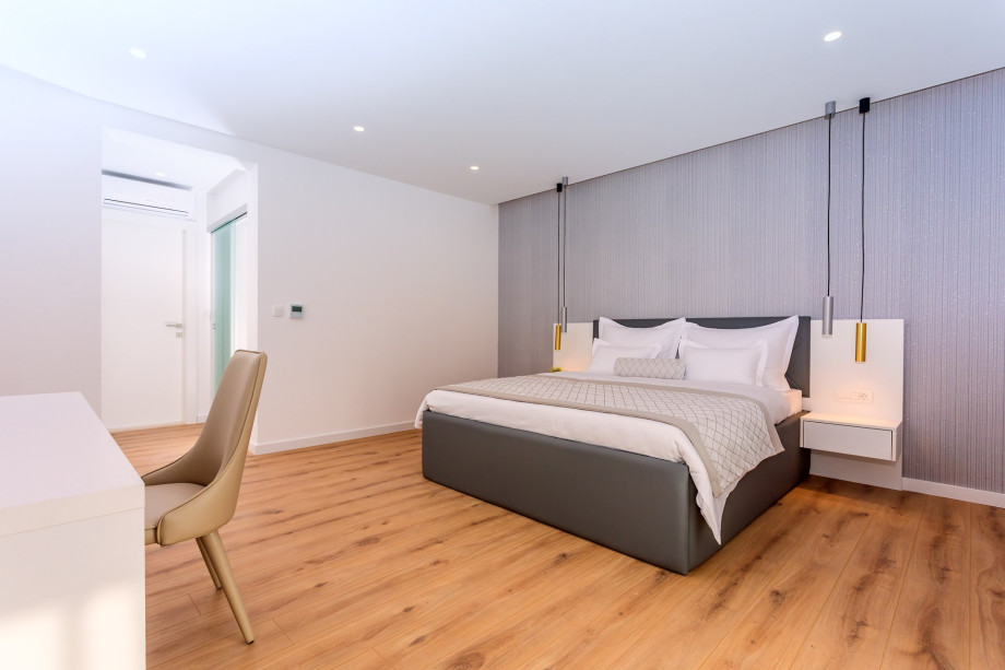 Bedroom No.3 with access to a terrace with sea view and king size bed