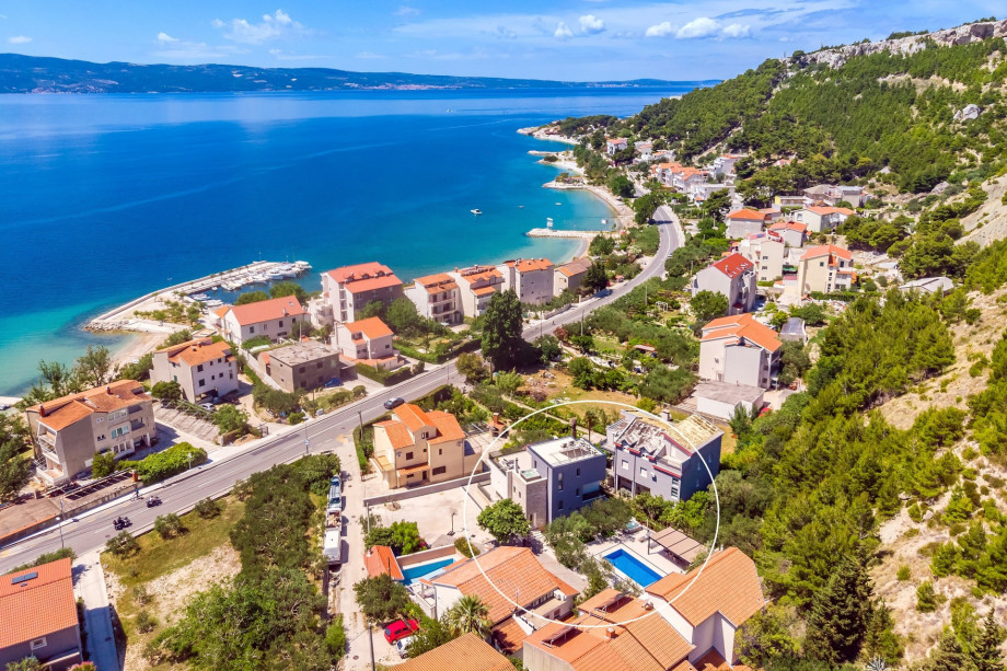 Location of Villa Topaz, near the sandy beach. This photo is taken in  January