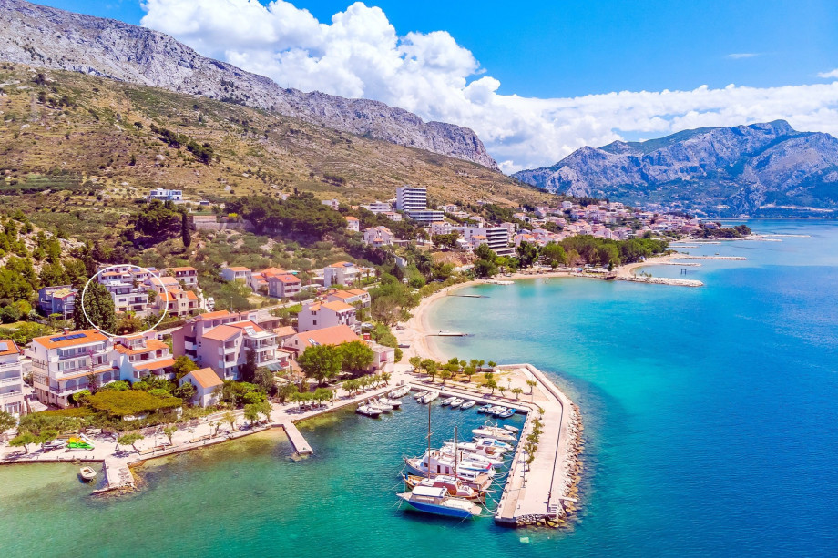 The distance from Villa Topza to the  sandy beach is only 80m