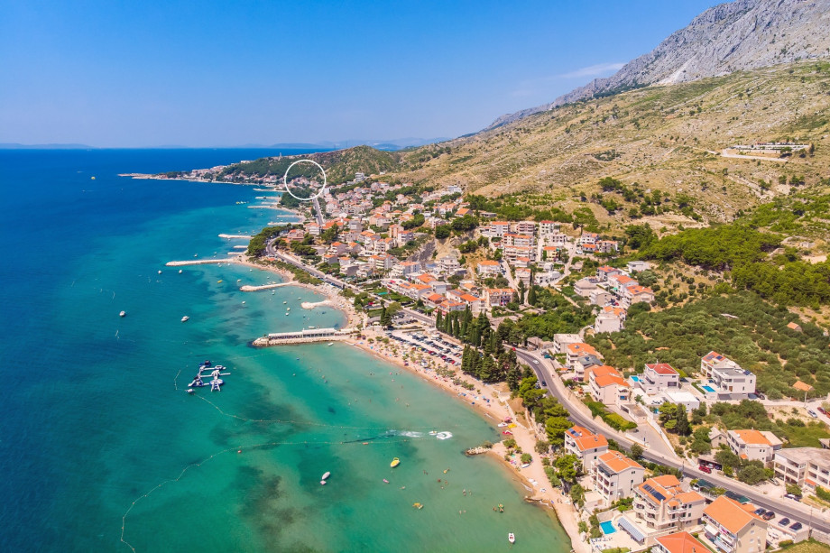 Duće is only 3km from Omiš that offers you more restaurant,bars,shops and more